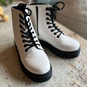 Qupid White Platform Combat Boot Size 7